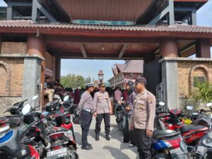 Kebaktian Jumat Agung di Karo Aman, Polres Karo Kawal Prosesi Jalan Salib Sejak Pagi