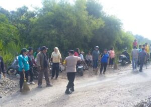 Gotong Royong dan Sambang, Polsek Tiganderket Perkuat Kamtibmas