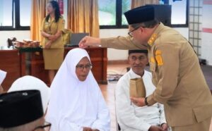 Wujudkan Karo Beriman, Pemkab Karo Lestarikan Tradisi Njunjungken Beras Piher untuk Jemaah Haji 1447 H