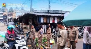 Satpol PP Karo Tertibkan PKL di Berastagi–Kabanjahe, Kota Lebih Tertib dan Nyaman