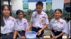 Siswa SMP Negeri 1 Kabanjahe Tunjukkan Kreativitas dalam Lomba Video Eco Enzyme