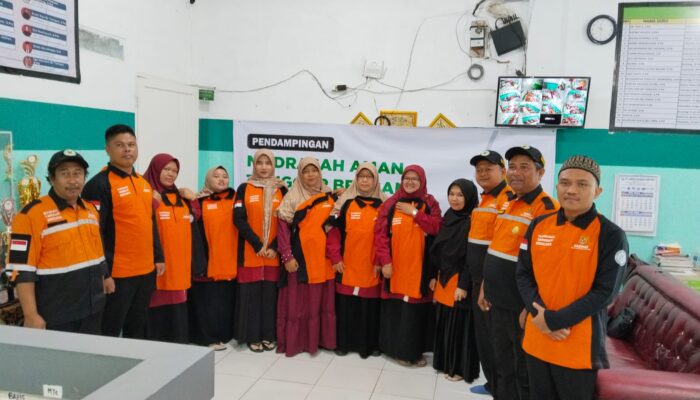 Baznas Karo Cetak Madrasah Tangguh Bencana, Guru dan Siswa MIS Ad-Dakwah Dibekali Simulasi Penyelamatan