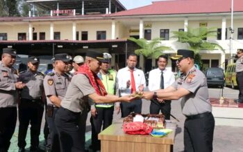 Polres Karo Lepas Personel Purna Bakti, Diwarnai Perayaan Ultah Personel