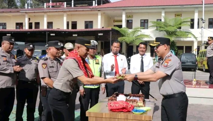 Polres Karo Lepas Personel Purna Bakti, Diwarnai Perayaan Ultah Personel