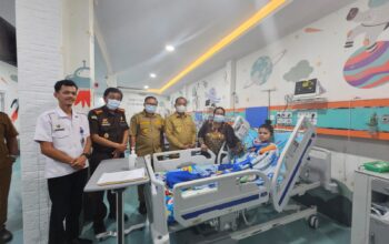 Forkopimda Karo Jenguk Empat Siswa Diduga Terdampak MBG di Dua Rumah Sakit Medan