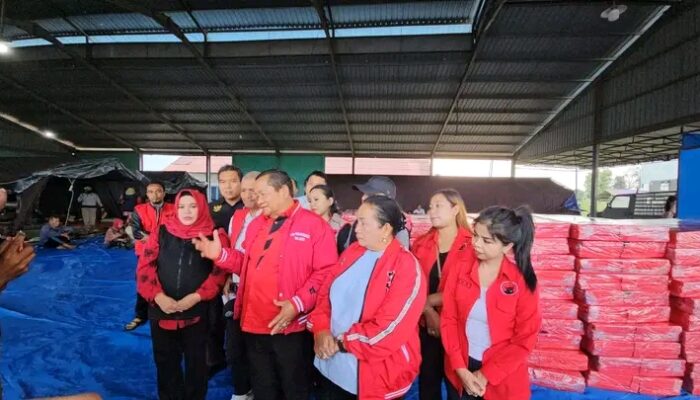 PDI Perjuangan Sumut Turun ke Pengungsian Sinabung, Salurkan Ratusan Bantuan untuk Warga Terdampak