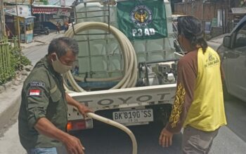 Tak Tinggal Diam! PPP-AD Karo Turun Langsung, Bagikan Masker untuk Warga Terdampak Abu Vulkanik Sinabung