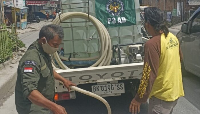 Tak Tinggal Diam! PPP-AD Karo Turun Langsung, Bagikan Masker untuk Warga Terdampak Abu Vulkanik Sinabung