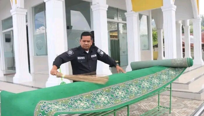 Jelang Hari Jadi Humas Polri ke-75, Si Humas Polres Karo Gelar Bakti Sosial di Masjid Husnul Khotimah
